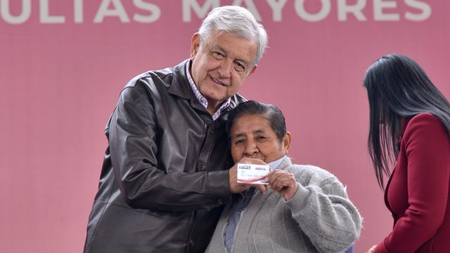 Se duplicará la pensión universal para adultos mayores, anuncia AMLO