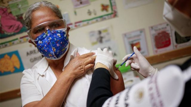 Próxima semana se vacunará a un millón 300 mil adultos de entre 50 y 59 años