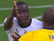 Jugador del Valencia recibe insultos racistas y abandona el campo