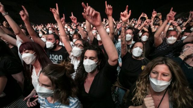 Sin contagios de COVID-19 tras concierto con 5 mil personas