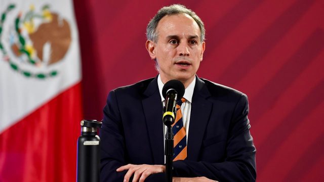 López-Gatell anuncia vacunación a maestros