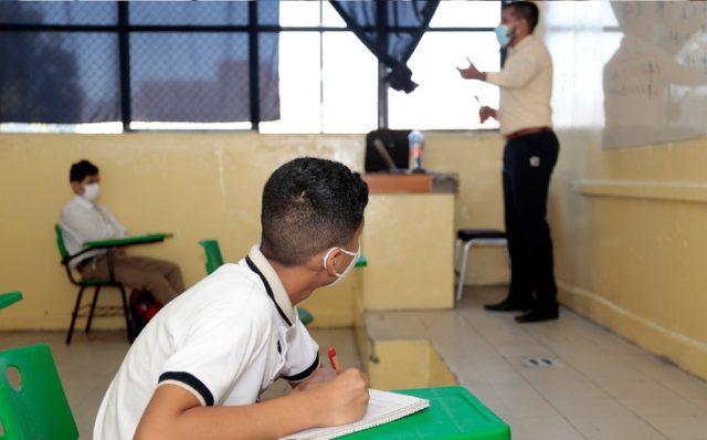 Van 600 escuelas intervenidas para el regreso a clases; 80 % de maestros vacunados