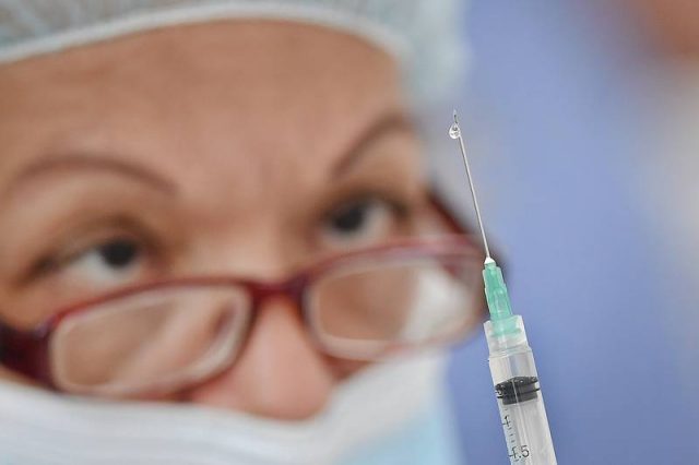 Próxima semana inicia vacunación de personas de 40 a 49 años