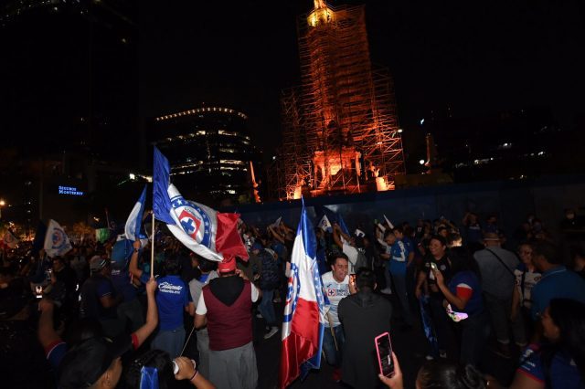 Triunfo del Cruz Azul reunió a 80 mil personas en el Ángel