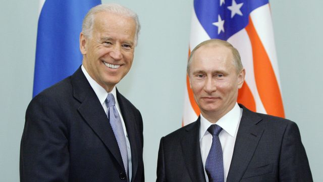 Bide, Putin y Francia piden suspender patentes de vacunas