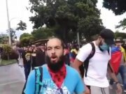 Joven recibe ocho balazos durante protesta pacífica en Colombia