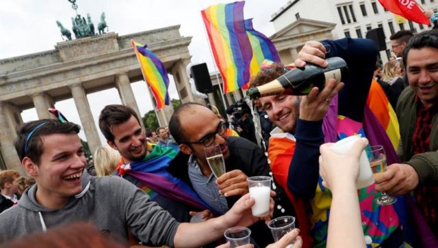 Iglesias alemanas van contra el vaticano: permiten matrimonios homosexuales