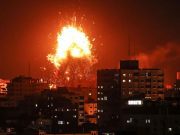 Israel usa misiles para derrumbar edificio de 12 plantas