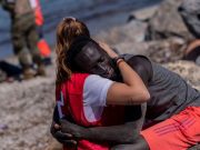 España repatria «en caliente» a 5 mil 800 migrantes