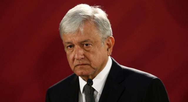 Obrador pide perdón a víctimas de la L12 dos semanas después del accidente