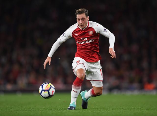 Mesut Ozil y Eva Longoria llegan al Necaxa