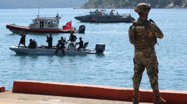 El ejército hasta en el mar