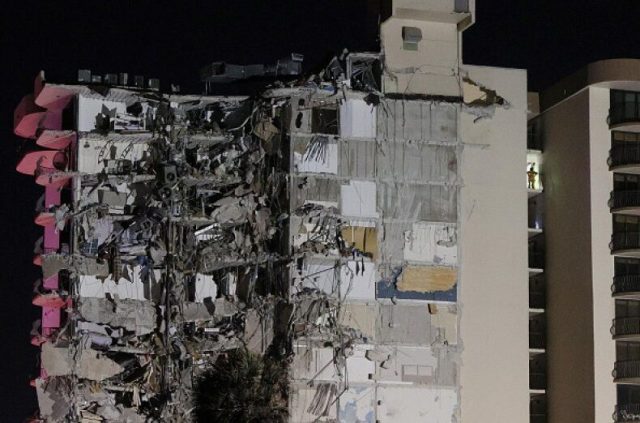 Se desploma edificio en Florida; al menos un muerto y varios desaparecidos