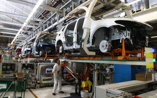 Industria automotriz sin recuperar empleo a niveles prepandemia