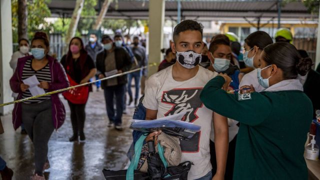 ¿Tienes entre 18 a 29 años? Aquí puedes registrarte para vacunarte contra la COVID-19