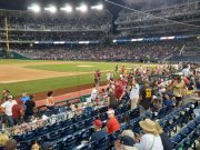 Tiroteo durante juego de béisbol deja a cuatro personas heridas