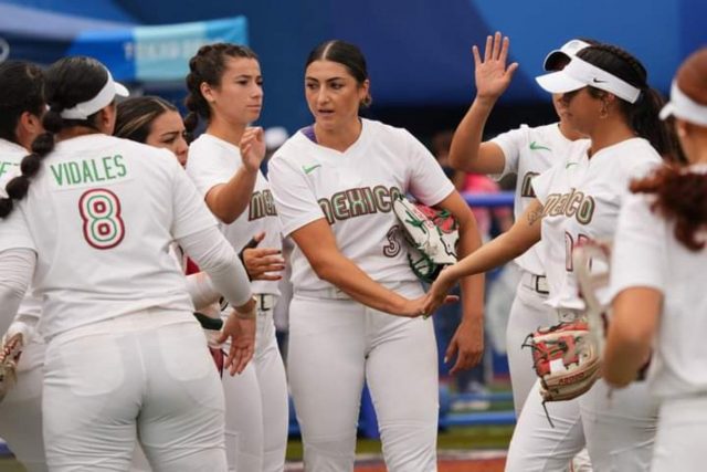 Seleccionadas de softbol serían expulsadas por tirar sus uniformes a la basura