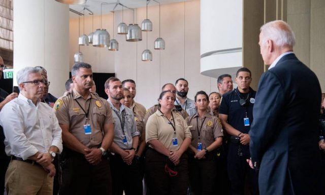 Gobierno de Biden cubrirá gastos por derrumbe del edificio en Florida