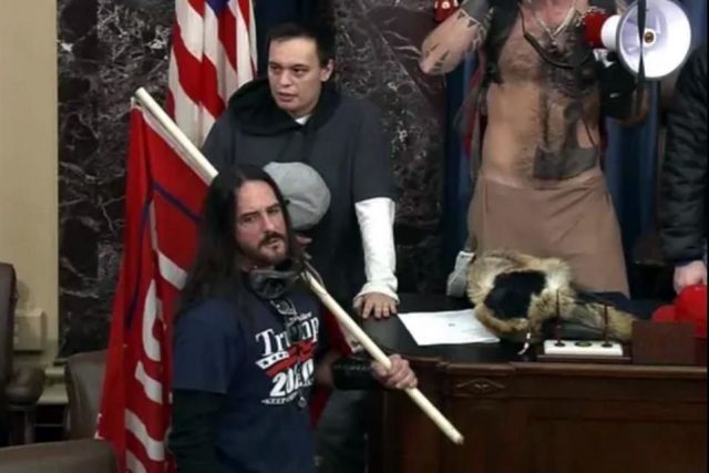 Dan prisión a uno de los invasores del Capitolio