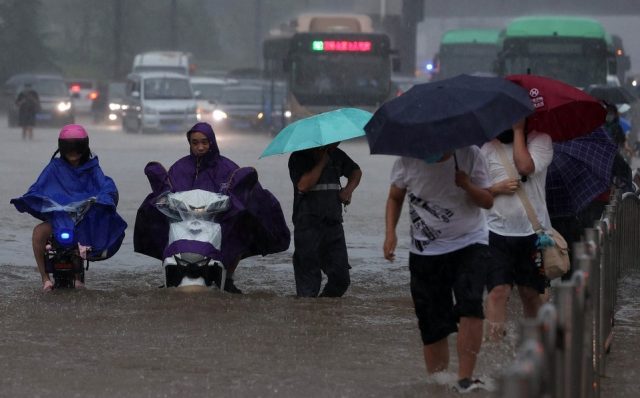 Lluvias torrenciales dejan 25 muertos y 200 mil desalojos