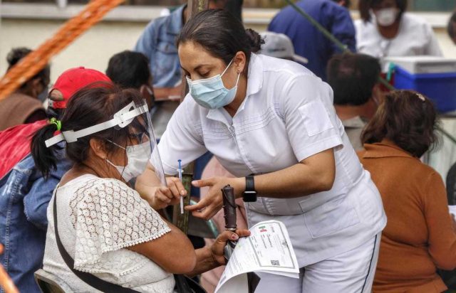 Anuncian vacunación universal para 18 y más en Puebla, Veracruz y Oaxaca