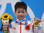 Con tan sólo 14 años, clavadista china logra oro y dos clavados perfectos