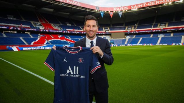 ¡Es oficial! Messi firma con el PSG