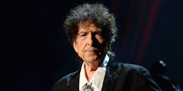 Demandan a Bob Dylan por abuso sexual