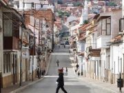 Imponen toque de queda a los no vacunados en Sucre