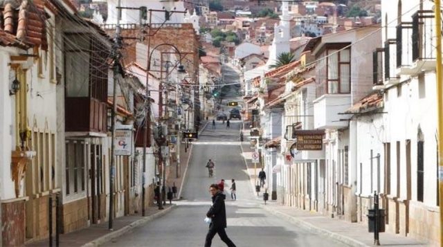 Imponen toque de queda a los no vacunados en Sucre