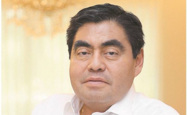 Barbosa pide más vacunas para Puebla