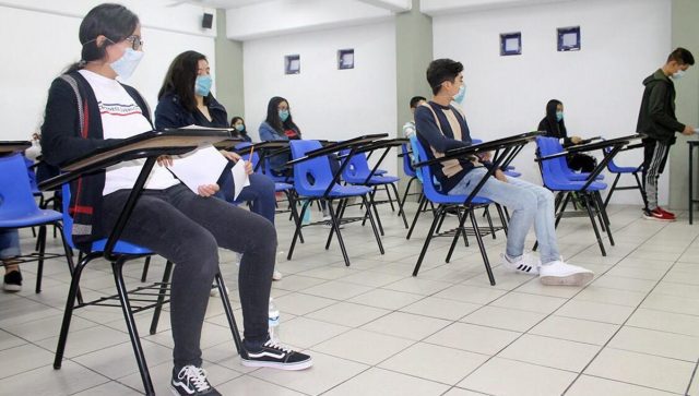 Estudiantes clausuran escuelas en Puebla para impedir el regreso a clases presenciales