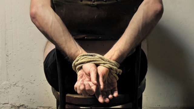 Morena busca aumentar la pena por el delito de tortura