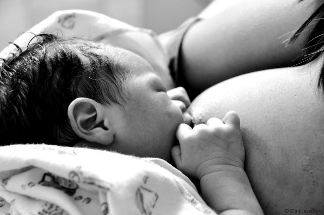 Proponen la lactancia como un derecho de la niñez y las madres