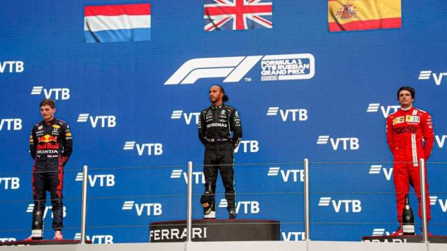 Hamilton gana el GP de Rusia y llega a cien triunfos en F1