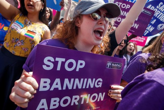 Demandan a Texas por ley antiaborto