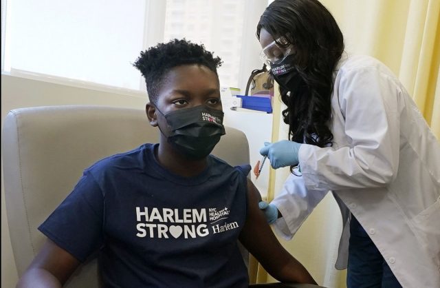 Pfizer busca vacunar a niños de entre 5 y 11 años de edad
