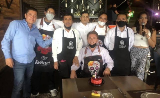 Entregan paquete bomba a restaurantero; hay dos fallecidos