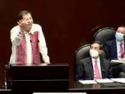 Noroña le pinta dedo a diputada panista