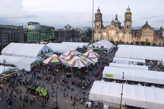 Inicia de forma presencial la Feria del Libro del Zócalo