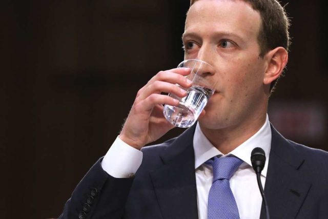 Mark Zuckerberg perdió casí 6 mil millones de dólares tras la caída de Facebook
