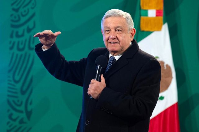 Se impugnara decisión para vacunar a menores de edad: Obrador