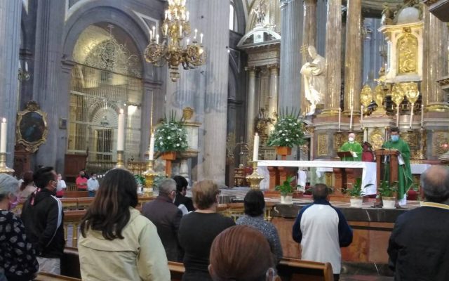 Retoman misas al 100% en Puebla