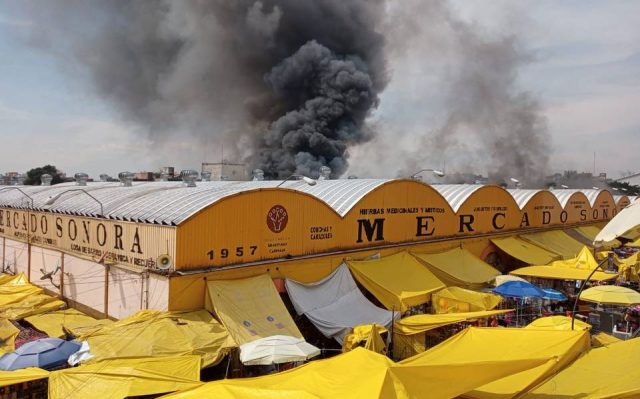 Controlan incendio en el Mercado de Sonora; no hay heridos