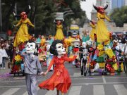 Desfile de Día de muertos reúne a un millón de personas