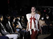 Diseñadores muestran piezas de arte textil, en Palacio de Cultura de Tlaxcala