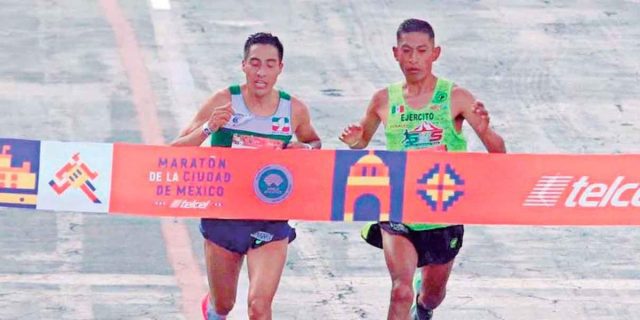 Dos mexicanos ganan el Maratón de la CDMX