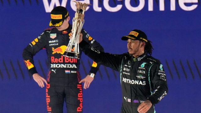 Hamilton gana el GP de Arabia Saudita y alcanza a Verstappen