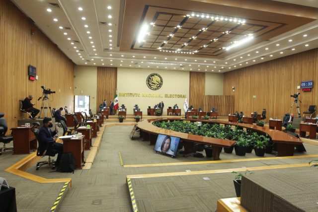 Entregan un millón de firmas más para la revocación de mandato