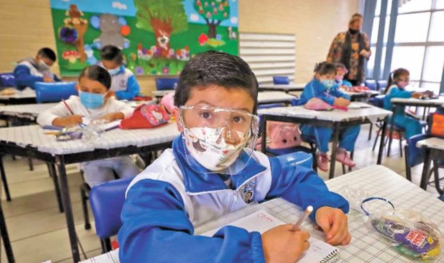 Concluyen clases 1.6 millones de estudiantes en Puebla